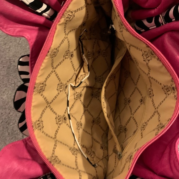 “Tãgs” Handbag - Picture 3 of 6